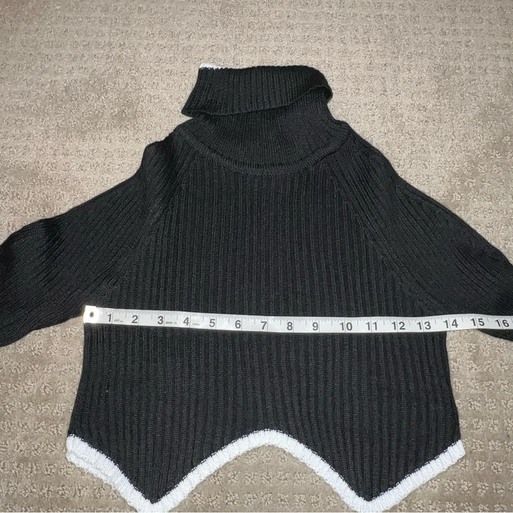 NWT Boutique Vestique Turtle Neck Cropped Sweater Size Small - Picture 3 of 6
